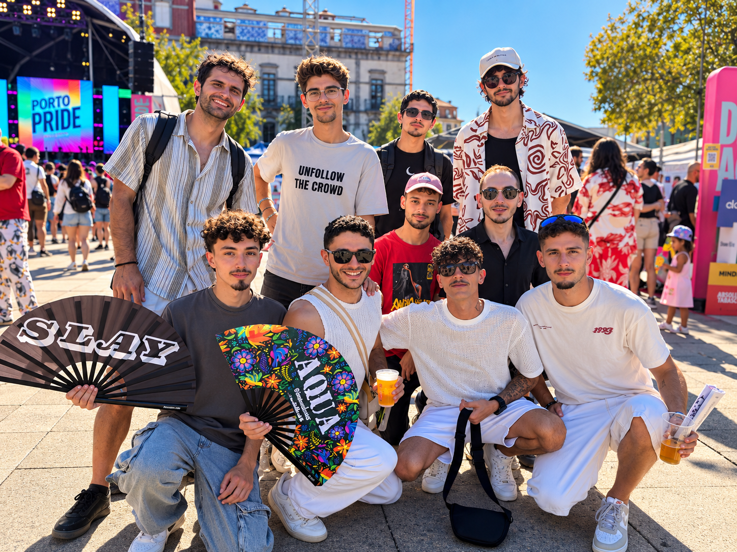 Membros da Tira Para Fora juntos no Porto Pride